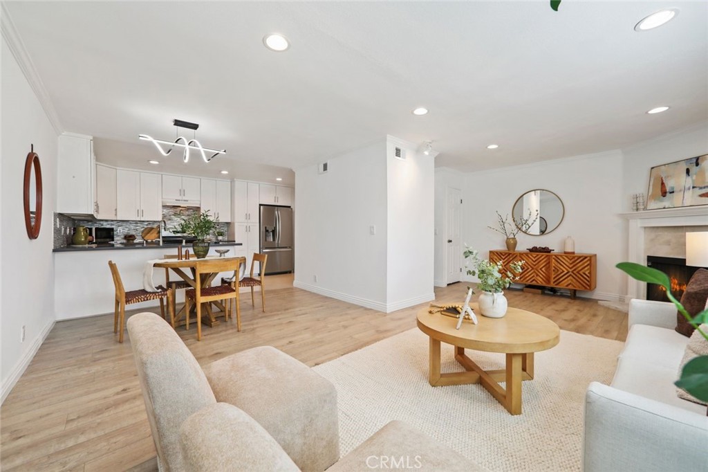 4189 Vineland #120 Studio City, CA 91602