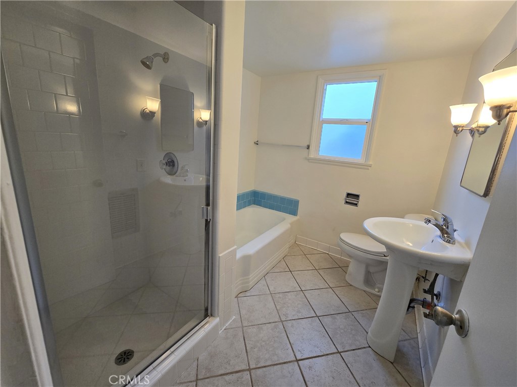 12329 Emelita Valley Village, CA 91607