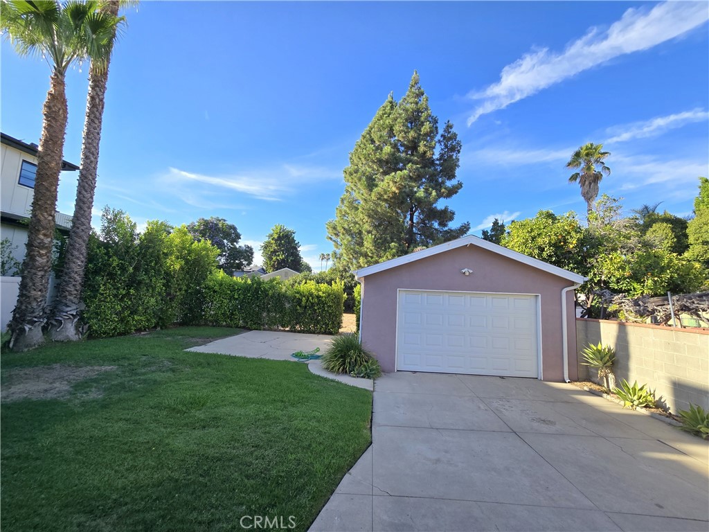 12329 Emelita Valley Village, CA 91607