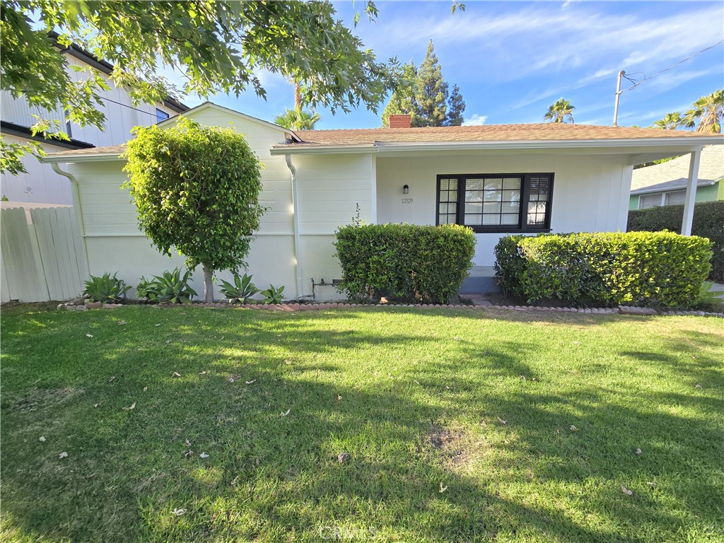 12329 Emelita Valley Village, CA 91607