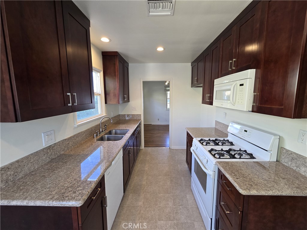 12329 Emelita Valley Village, CA 91607