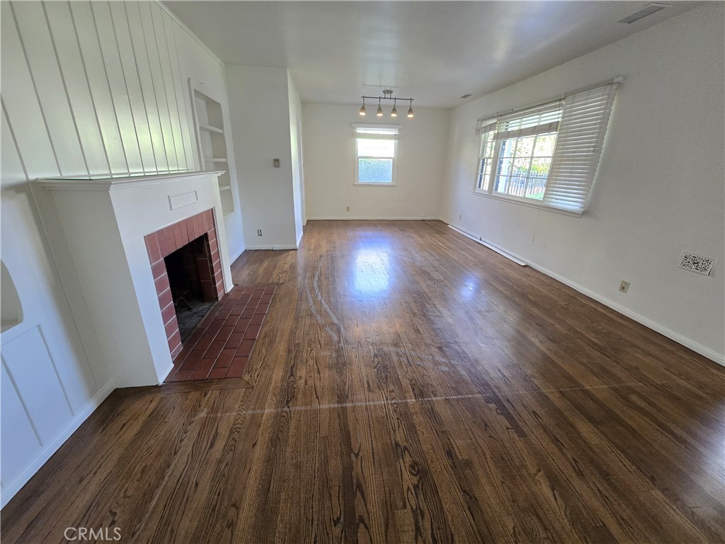 12329 Emelita Valley Village, CA 91607