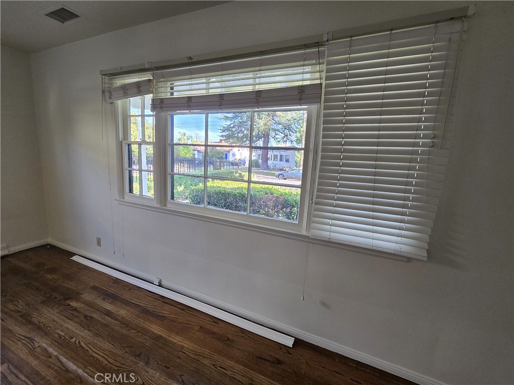 12329 Emelita Valley Village, CA 91607