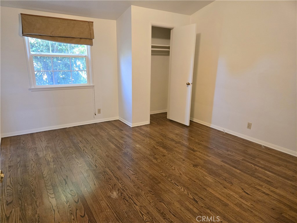 12329 Emelita Valley Village, CA 91607