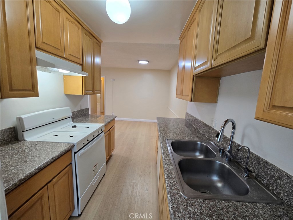 1216 N Formosa N 3