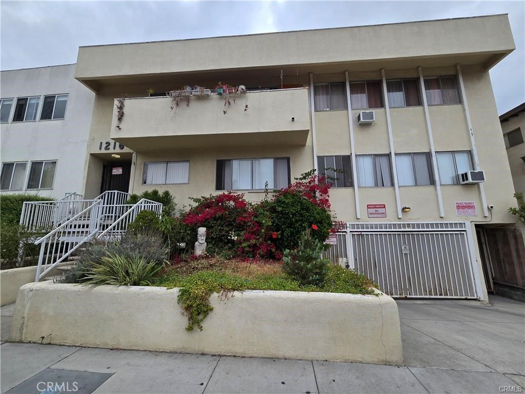 1216 N Formosa N 3