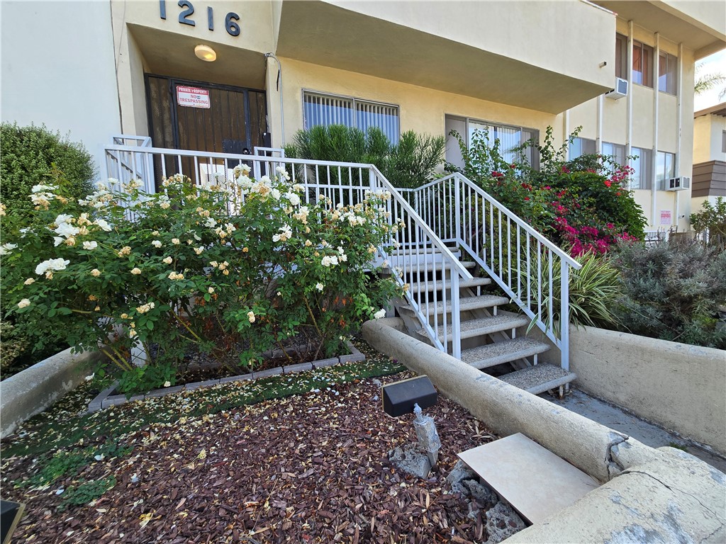 1216 N Formosa N 3