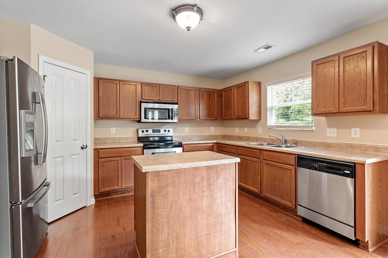 1203 E Summerfield