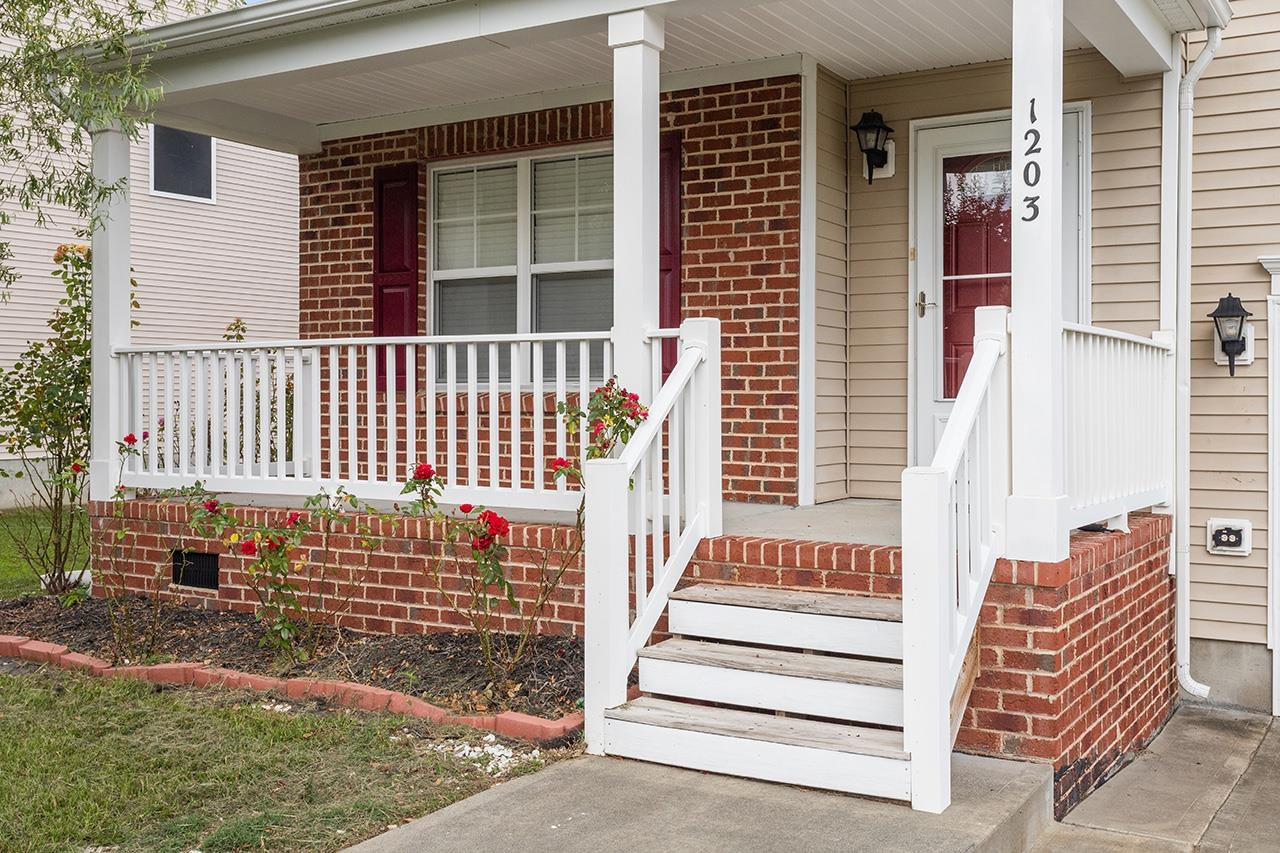 1203 E Summerfield