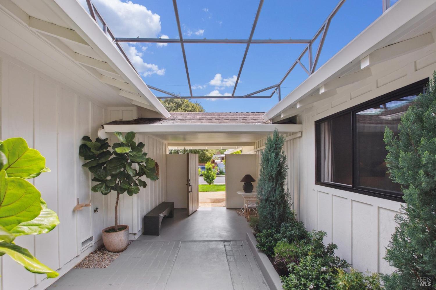 610 Calle De La Mesa