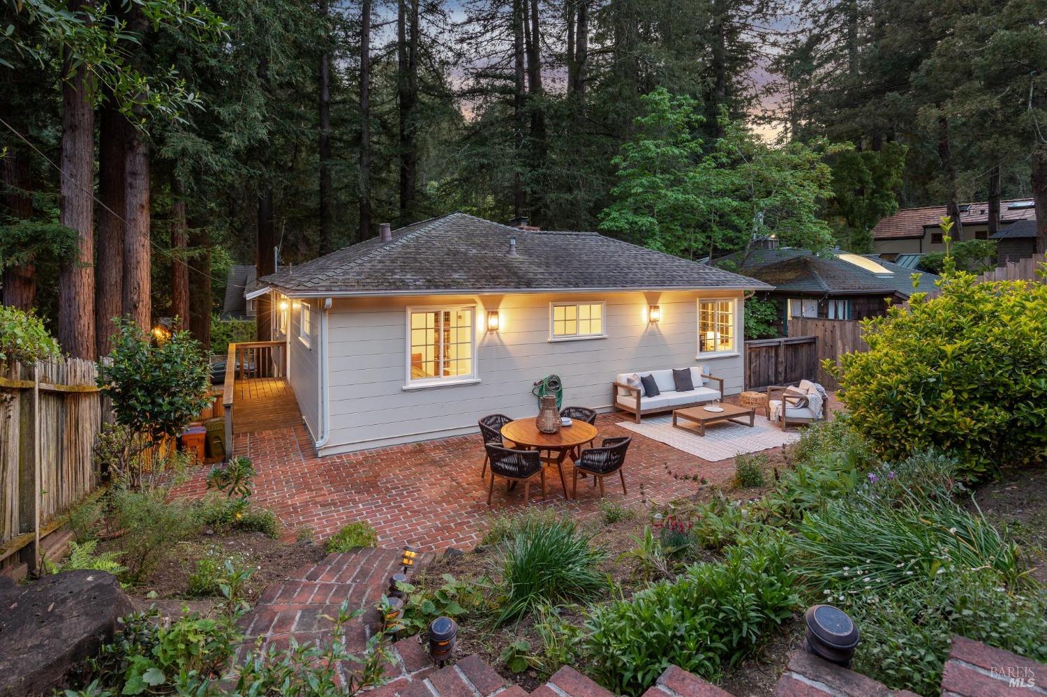 124 W Blithedale Ave