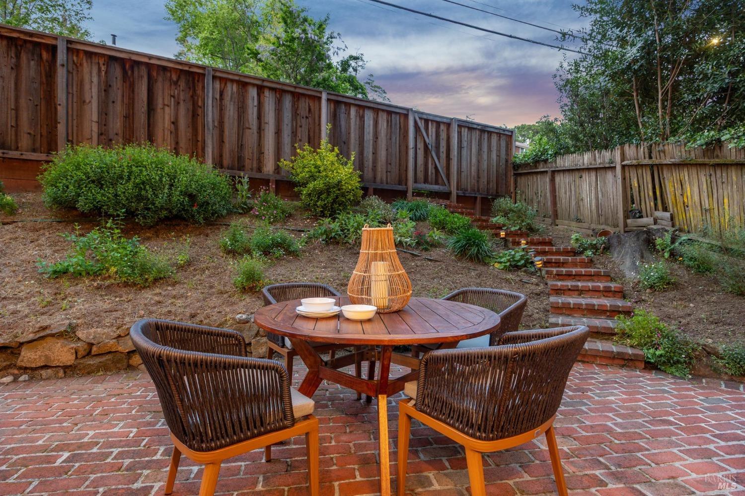 124 W Blithedale Ave