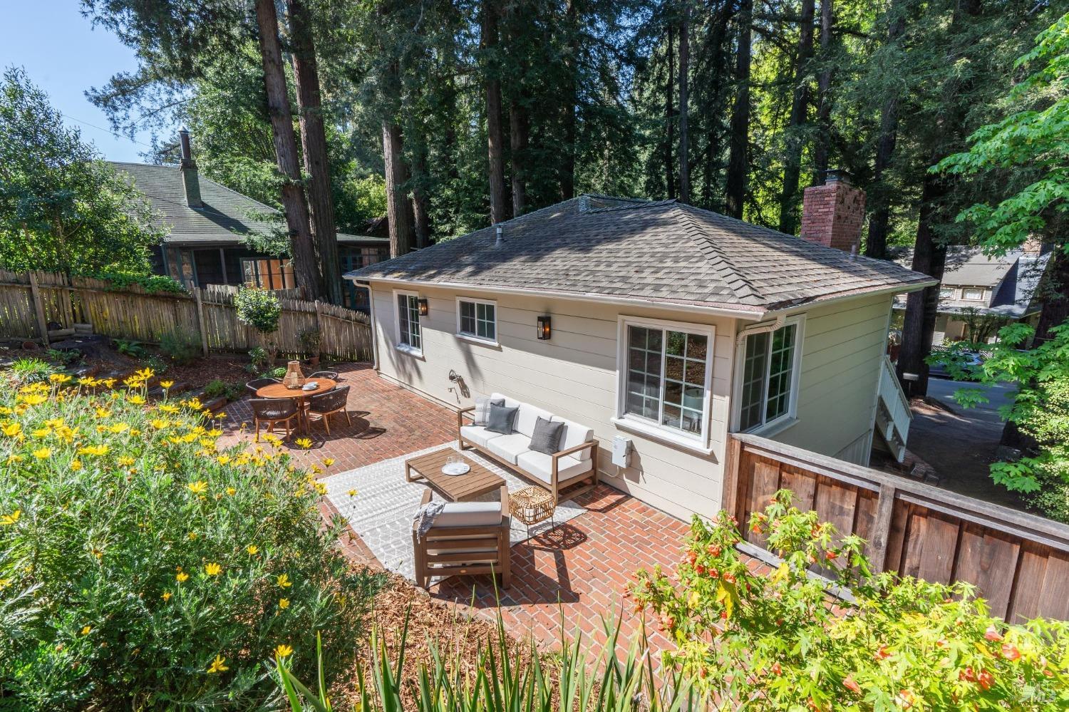 124 W Blithedale Ave