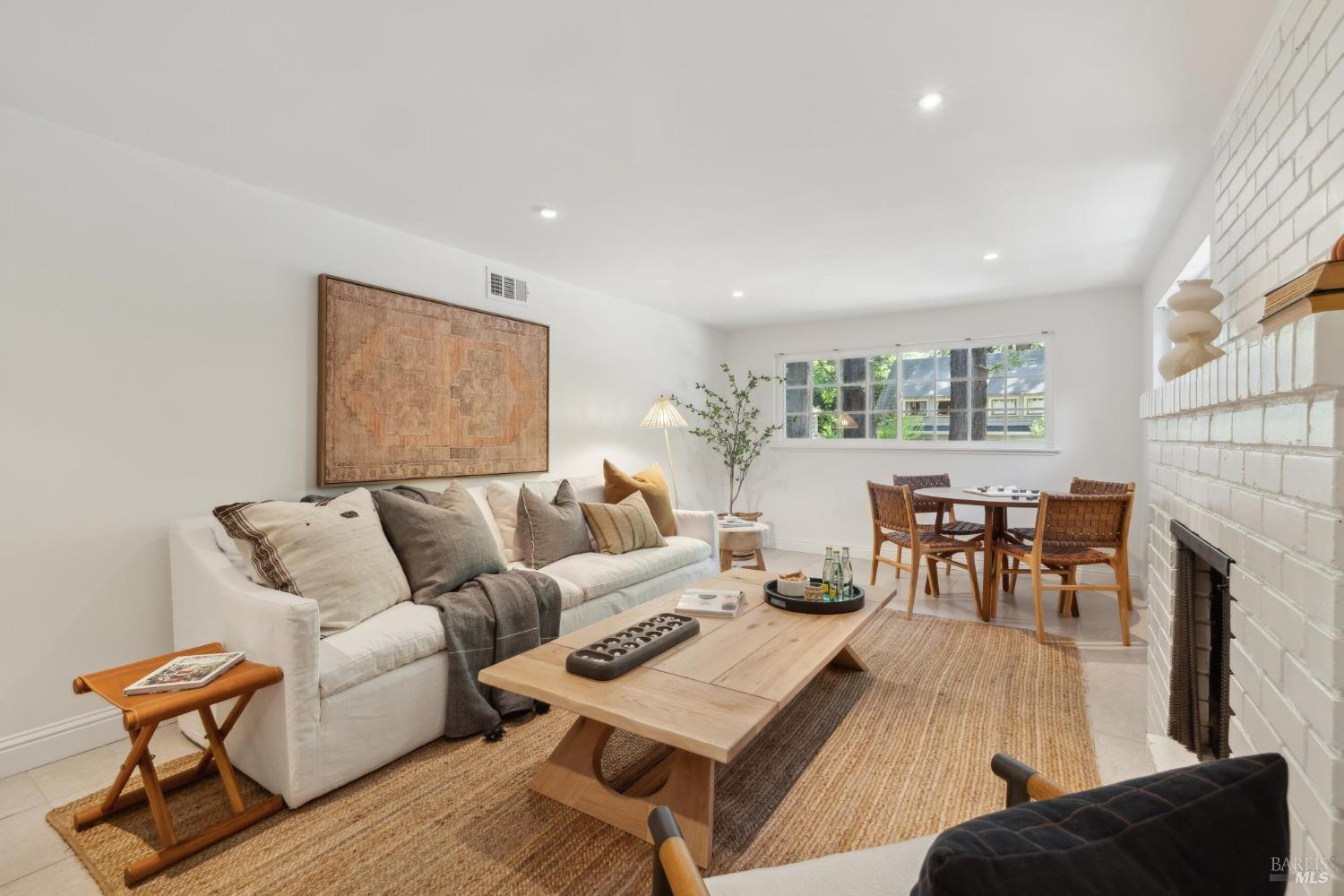 124 W Blithedale Ave