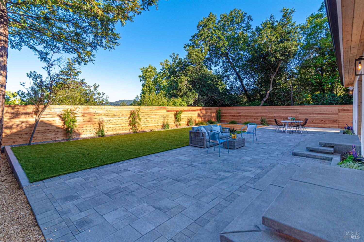 2550 Heatherstone Dr