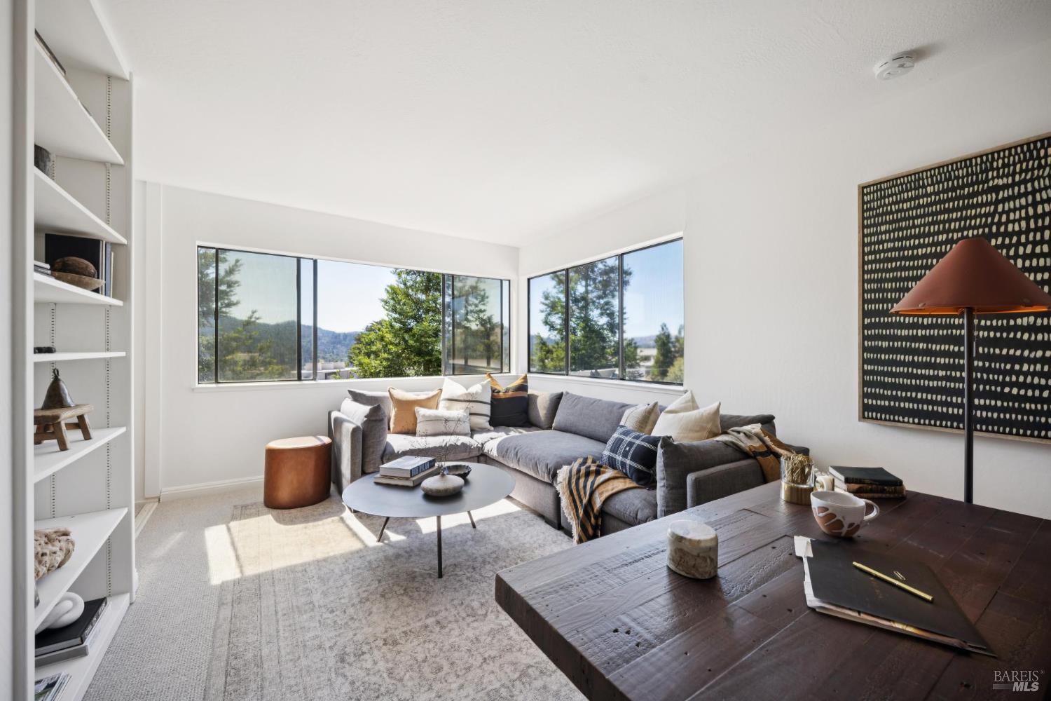 904 Via Casitas