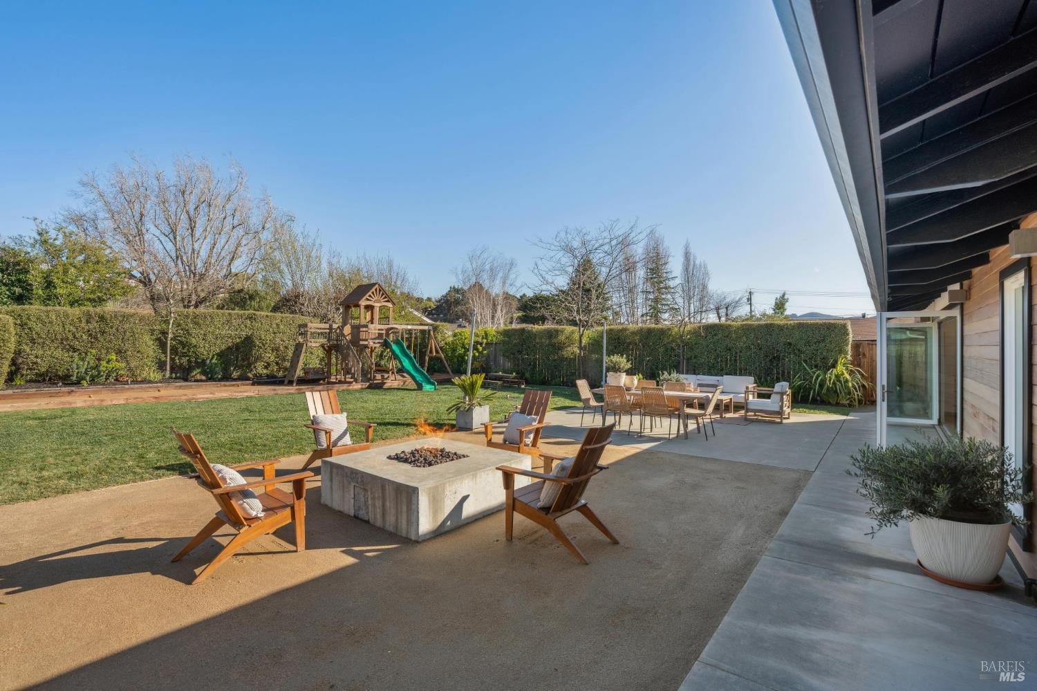 122 Blackfield Drive