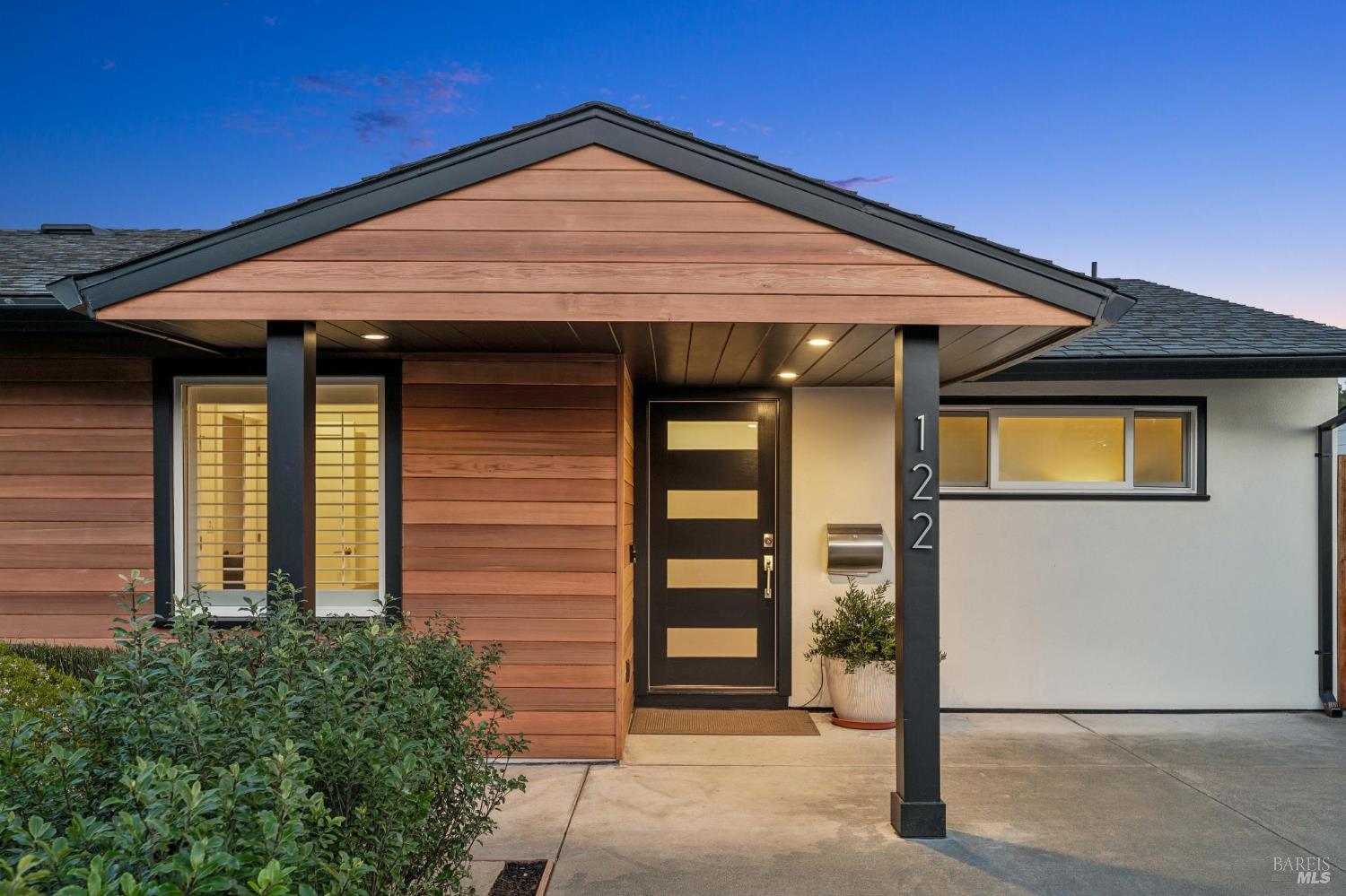 122 Blackfield Drive