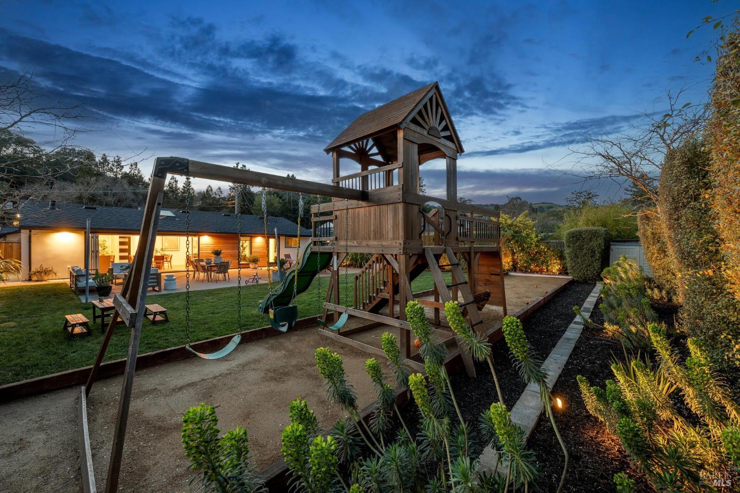 122 Blackfield Drive