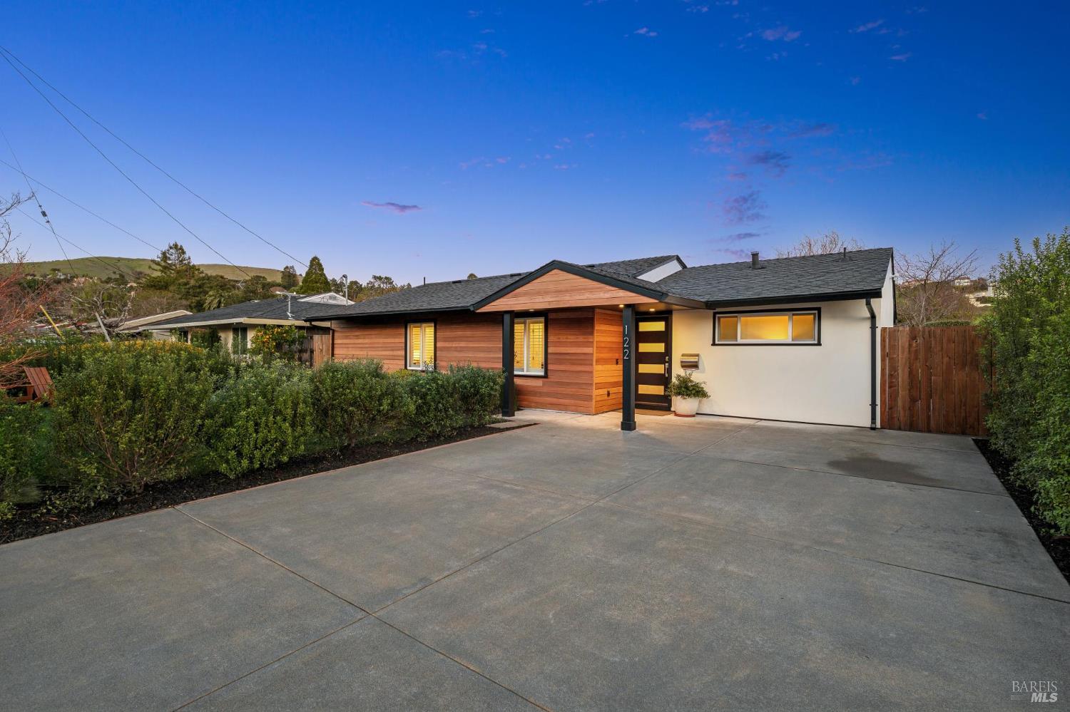 122 Blackfield Drive