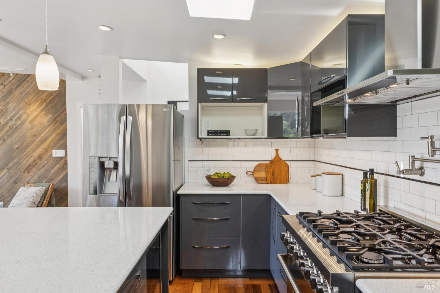 115 Santa Cruz Avenue