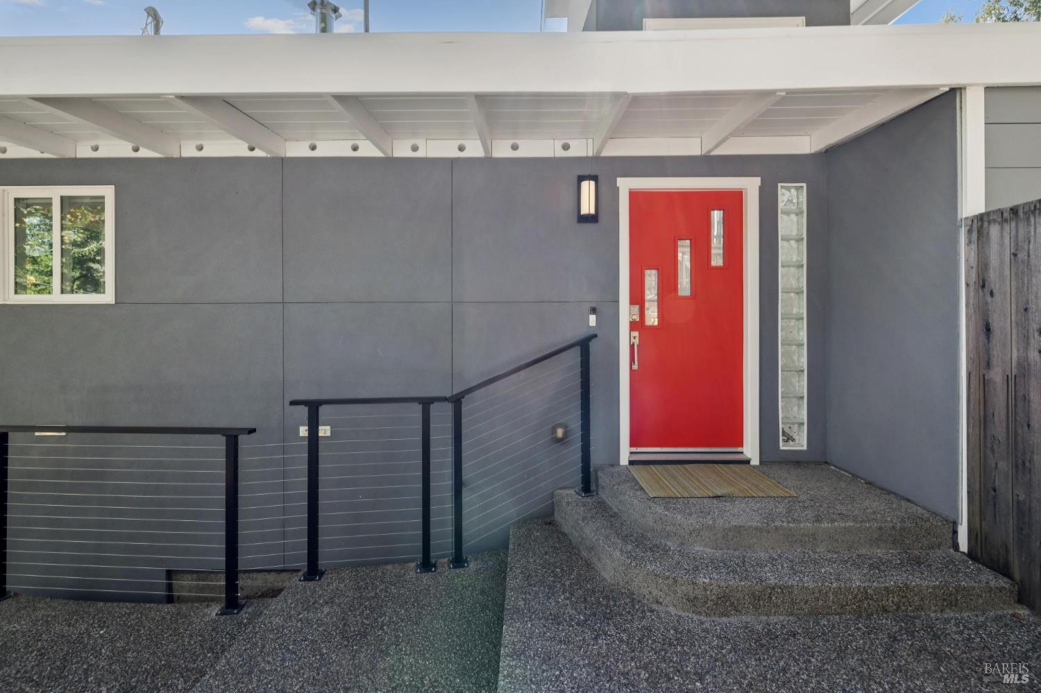 115 Santa Cruz Avenue