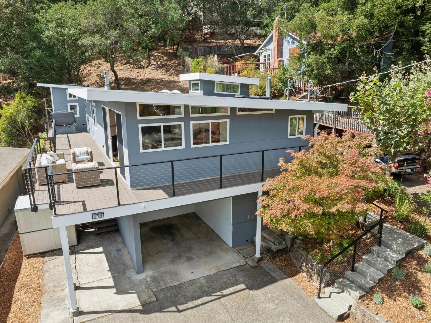 115 Santa Cruz Avenue