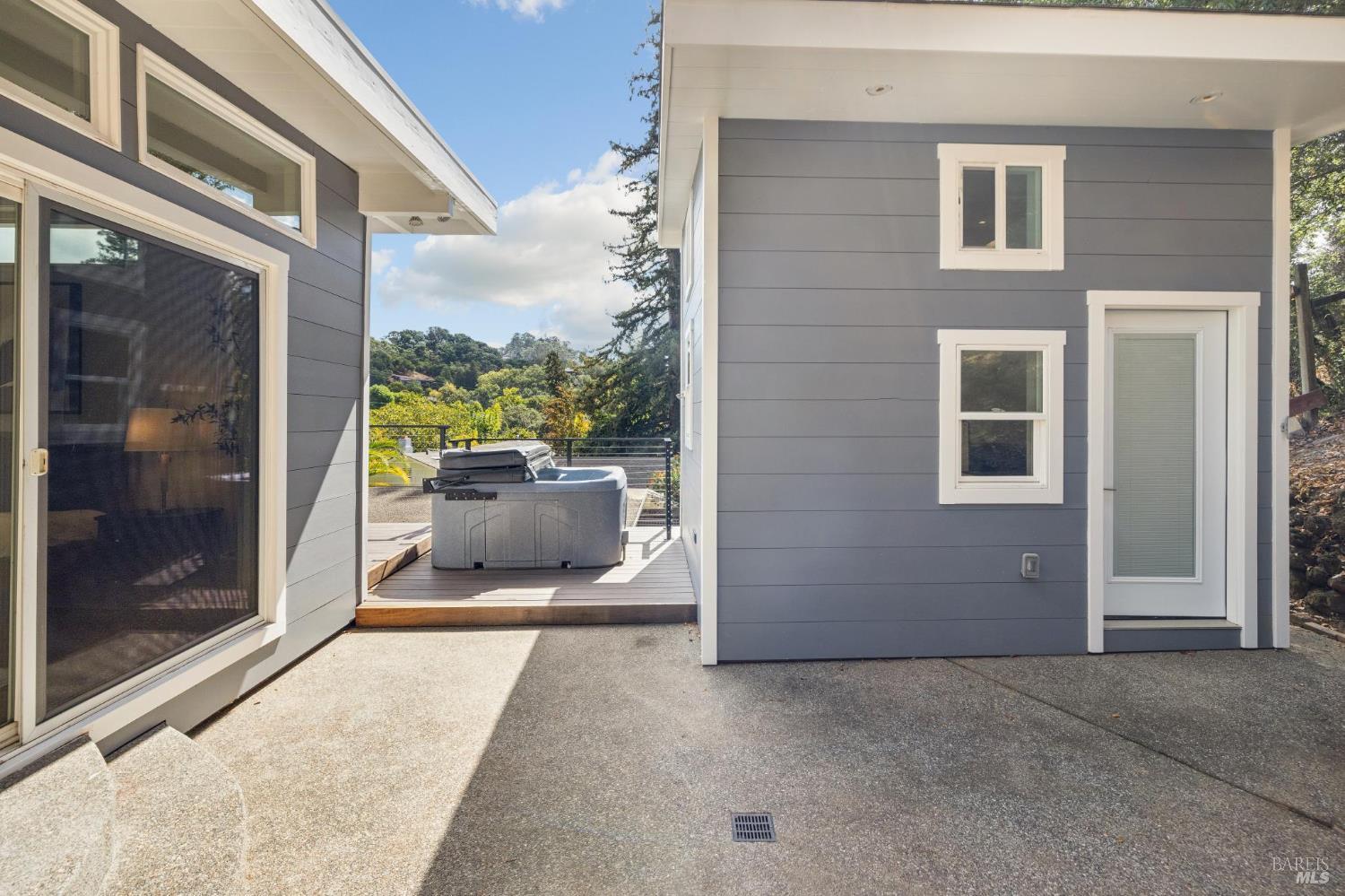115 Santa Cruz Avenue