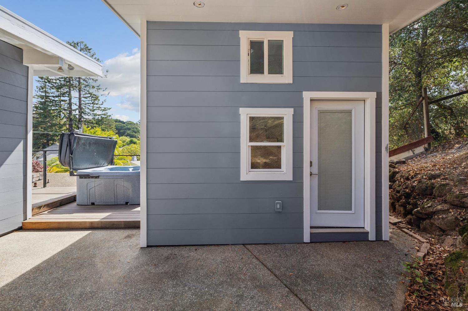 115 Santa Cruz Avenue