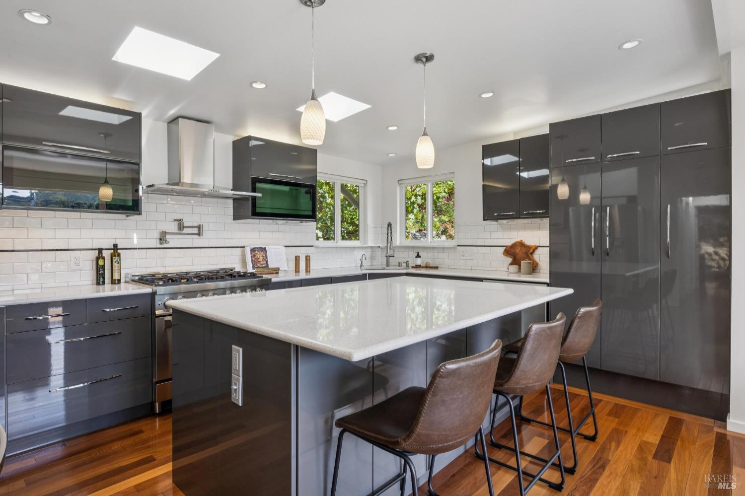 115 Santa Cruz Avenue