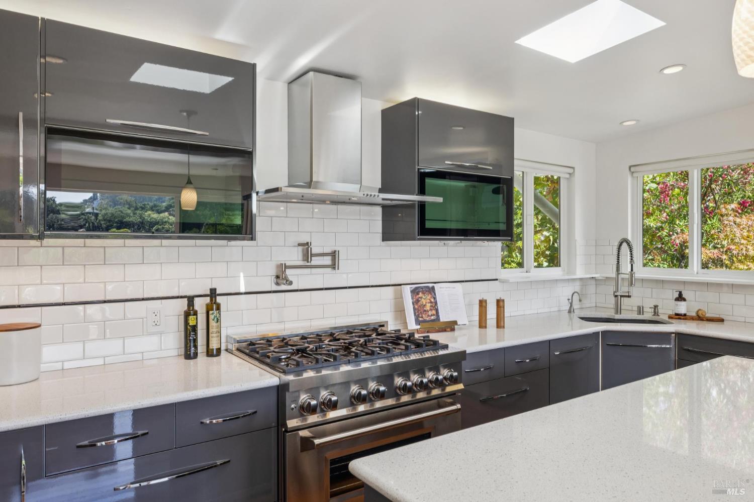 115 Santa Cruz Avenue