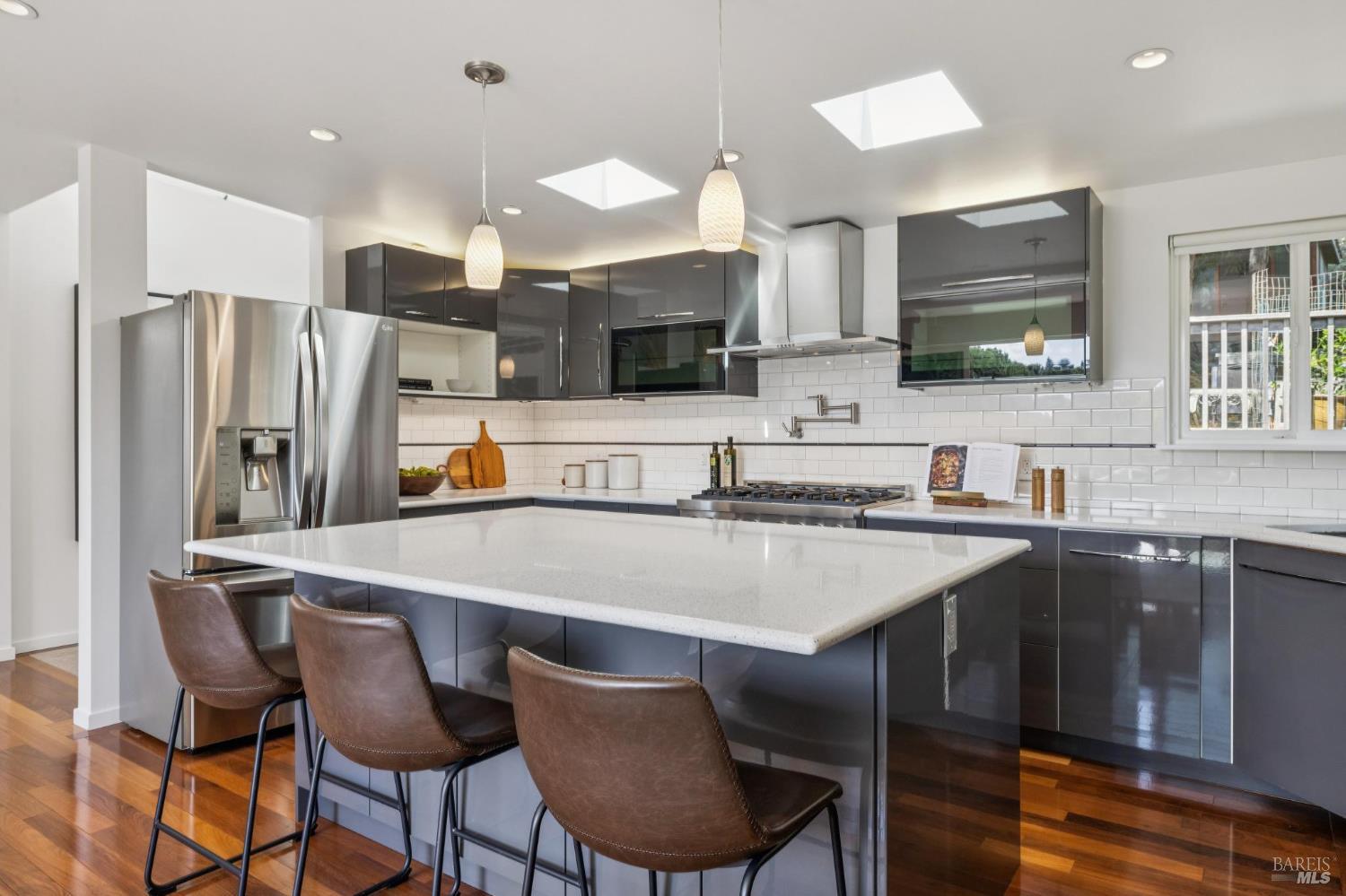115 Santa Cruz Avenue