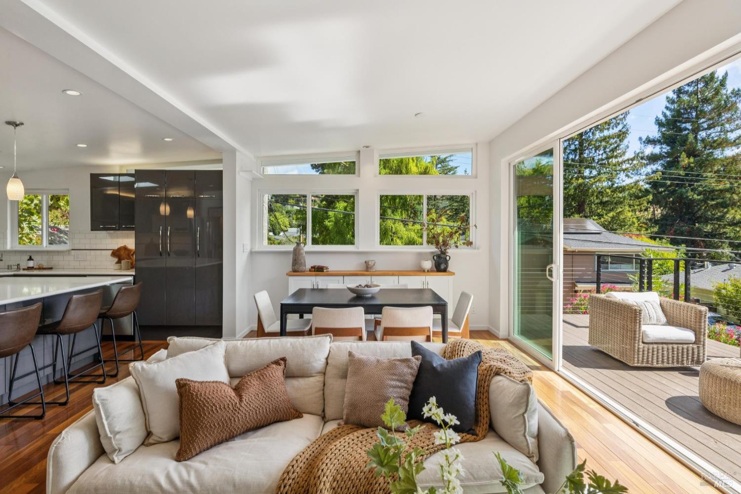 115 Santa Cruz Avenue