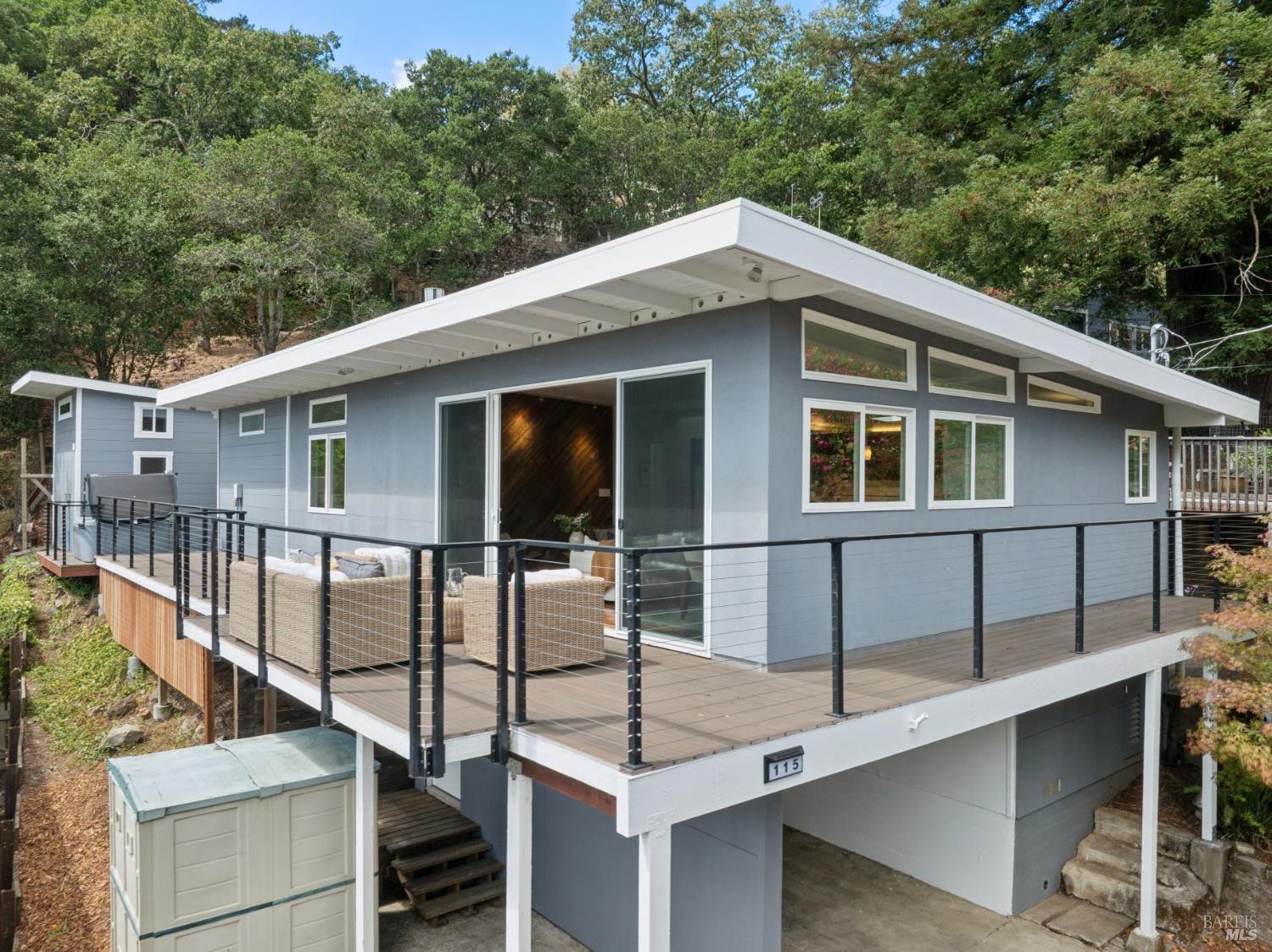 115 Santa Cruz Avenue
