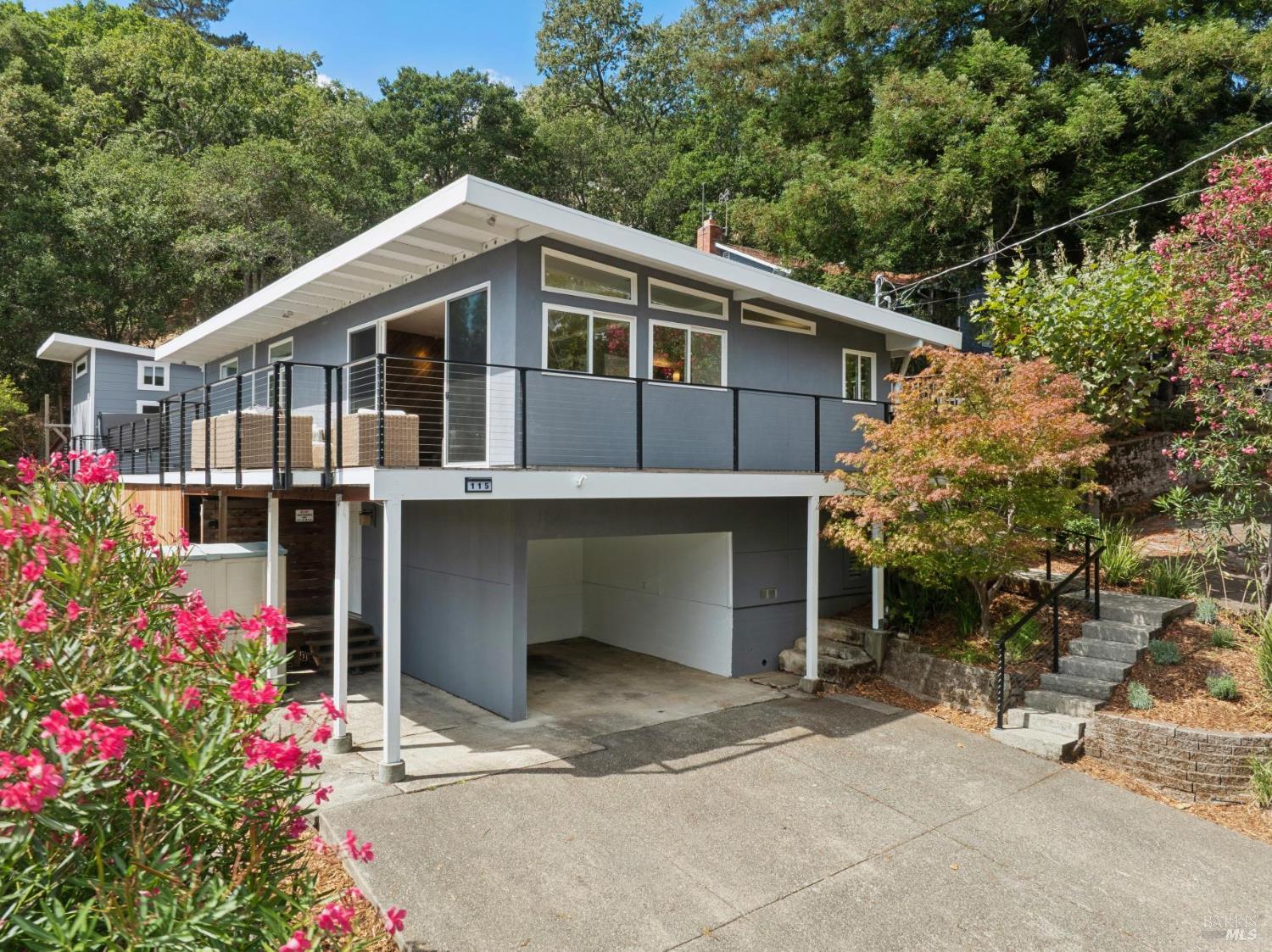115 Santa Cruz Avenue