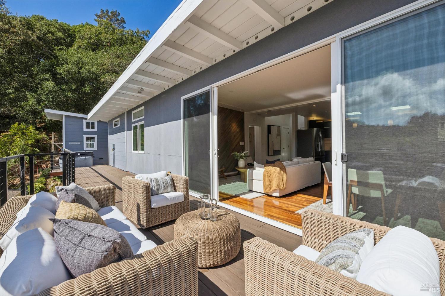 115 Santa Cruz Avenue