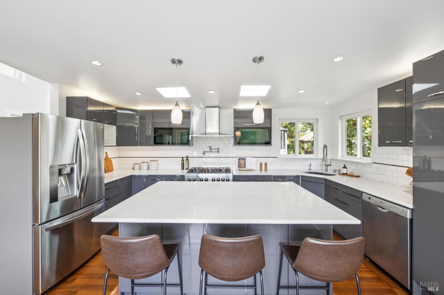 115 Santa Cruz Avenue