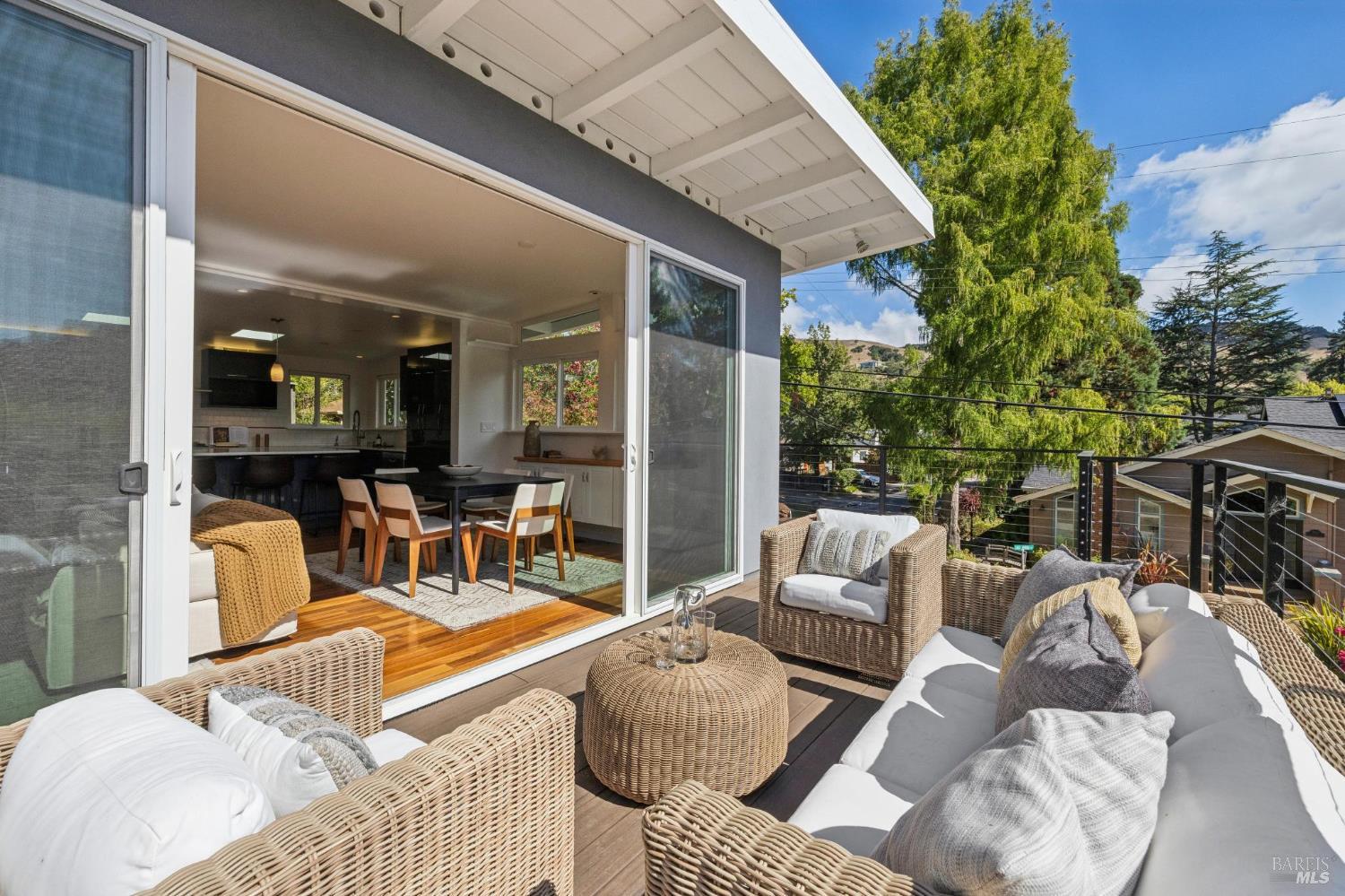 115 Santa Cruz Avenue