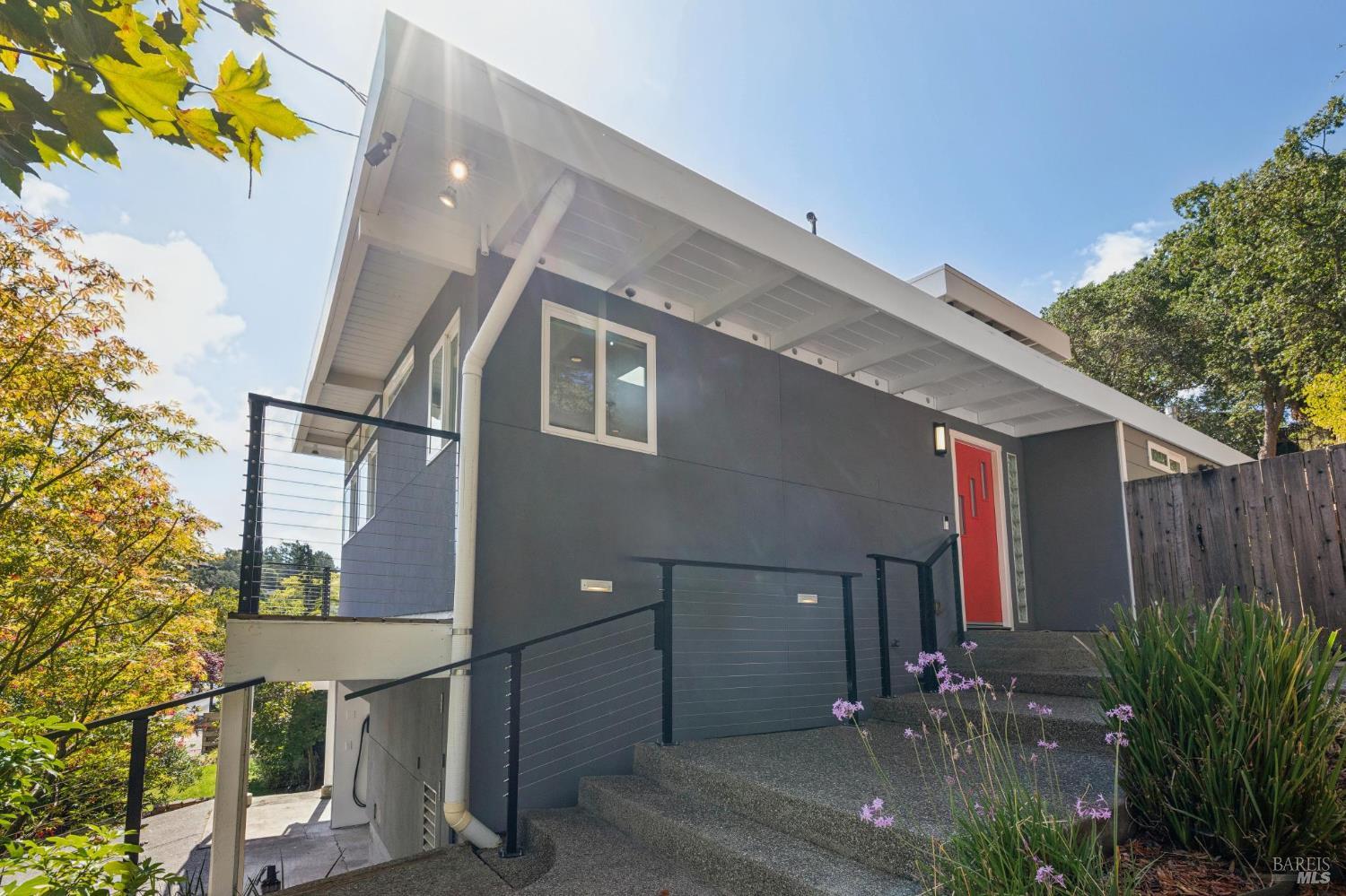 115 Santa Cruz Avenue