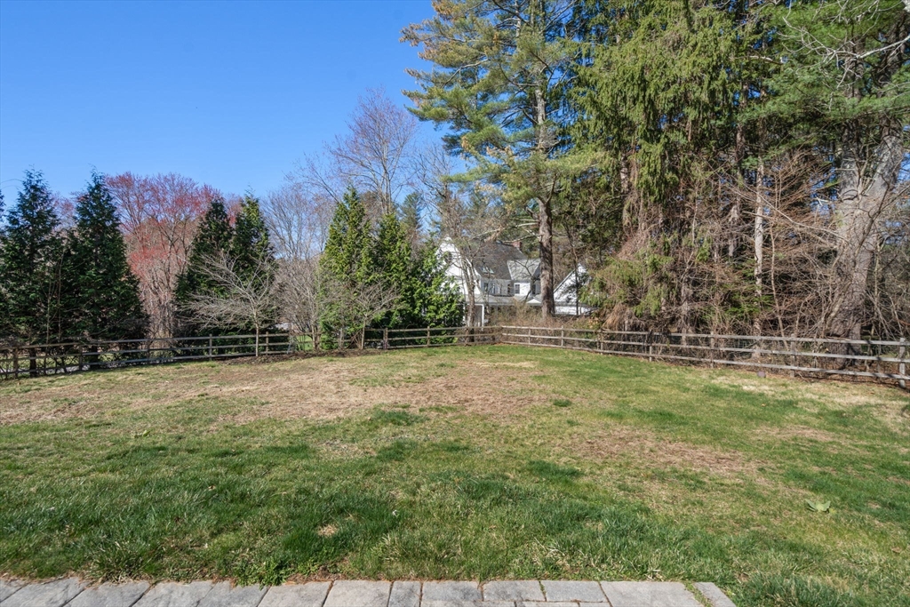 899 Lowell Rd
