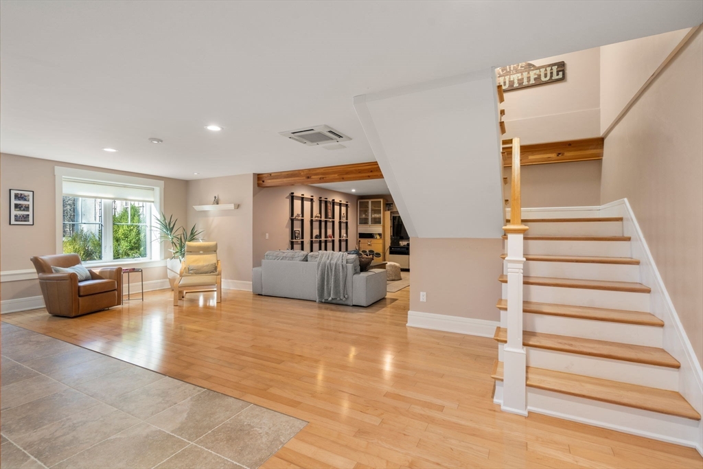 899 Lowell Rd