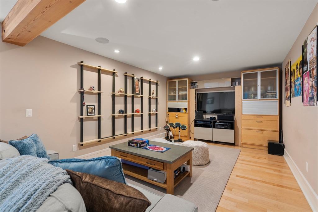 899 Lowell Rd