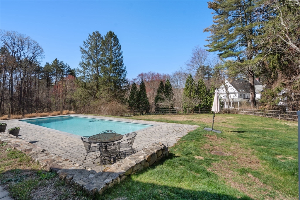 899 Lowell Rd