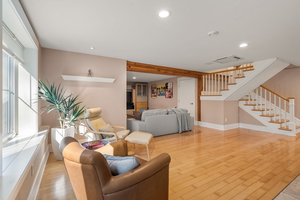 899 Lowell Rd