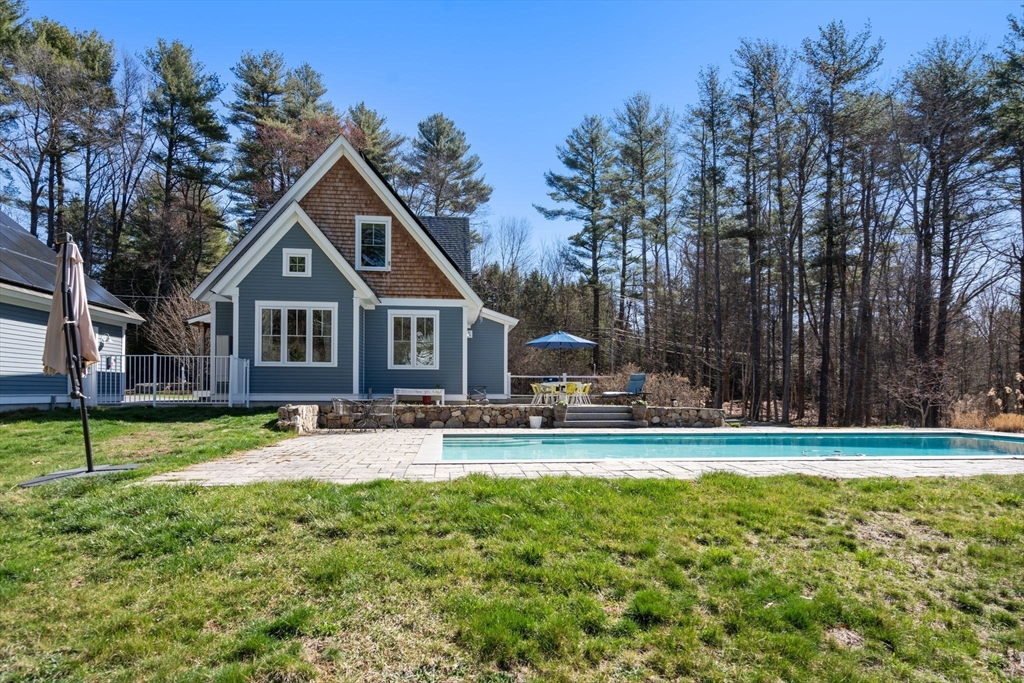 899 Lowell Rd