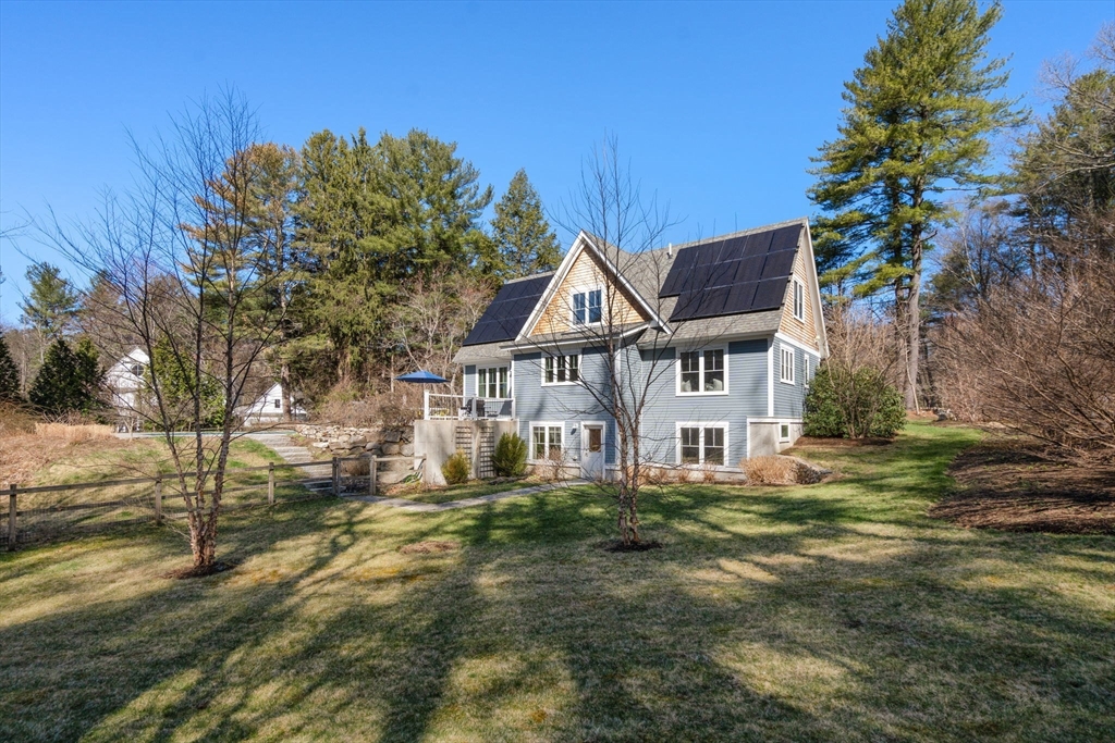 899 Lowell Rd