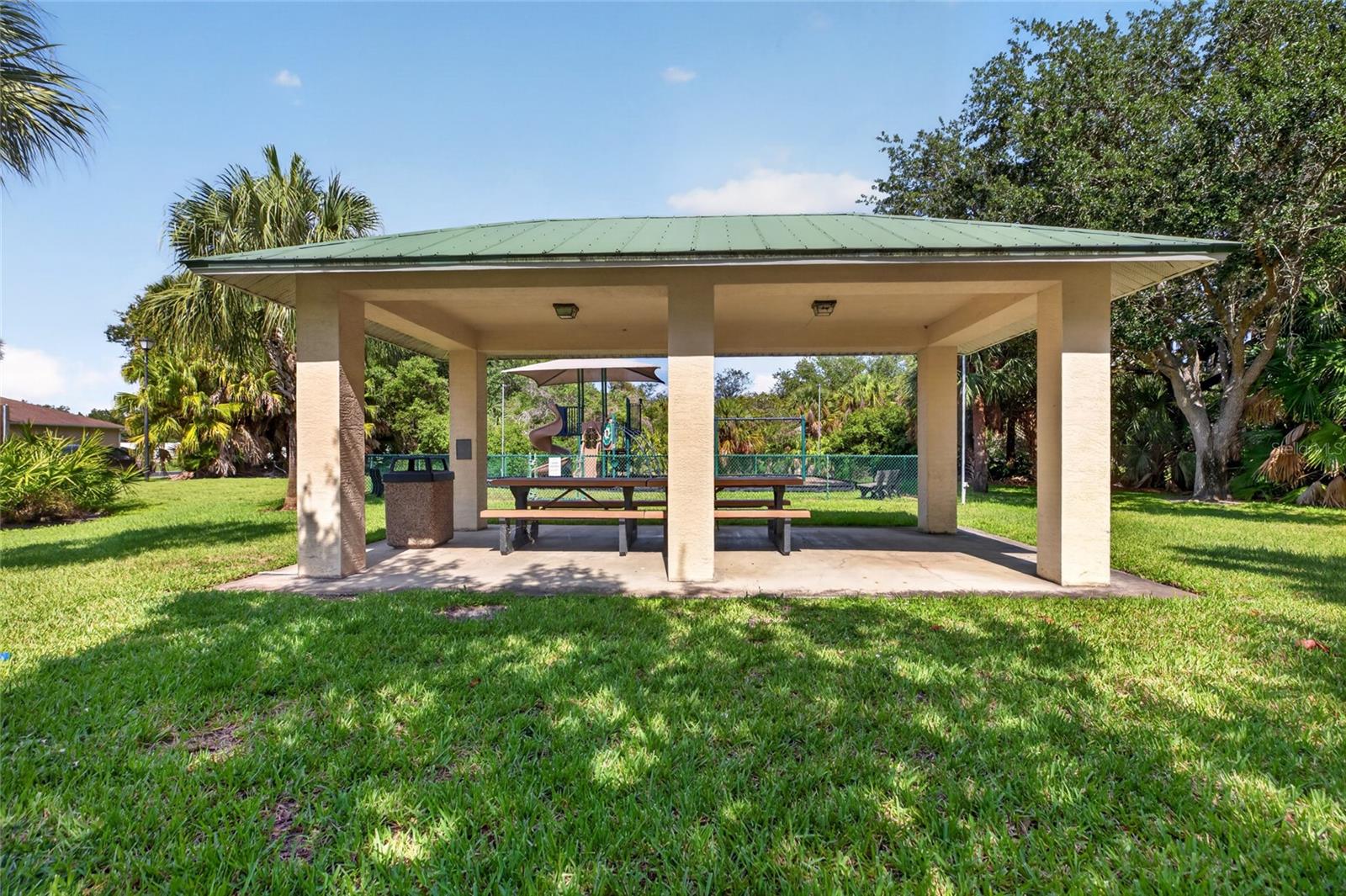 2502 NATURE POINTE LOOP