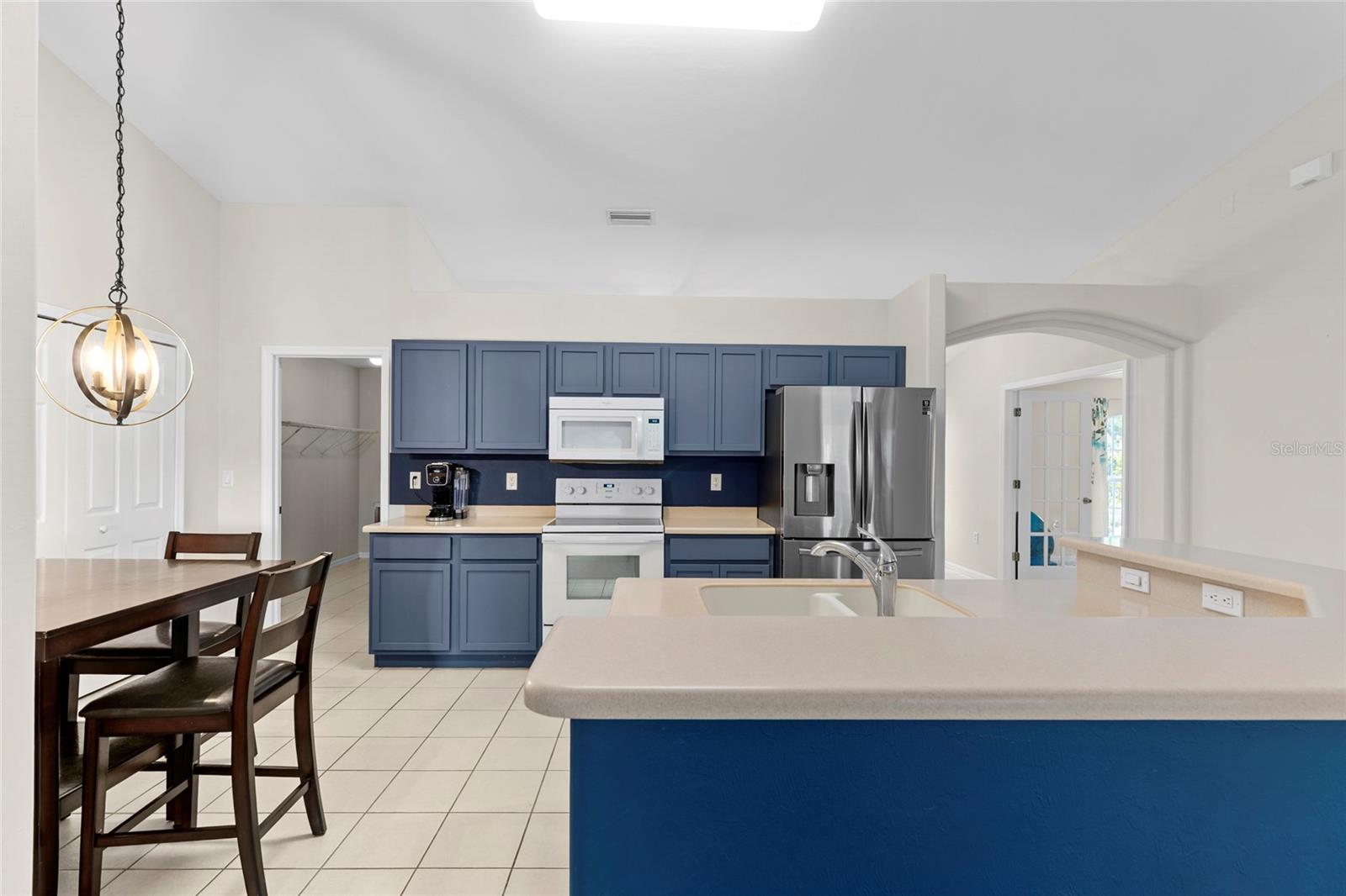 2502 NATURE POINTE LOOP