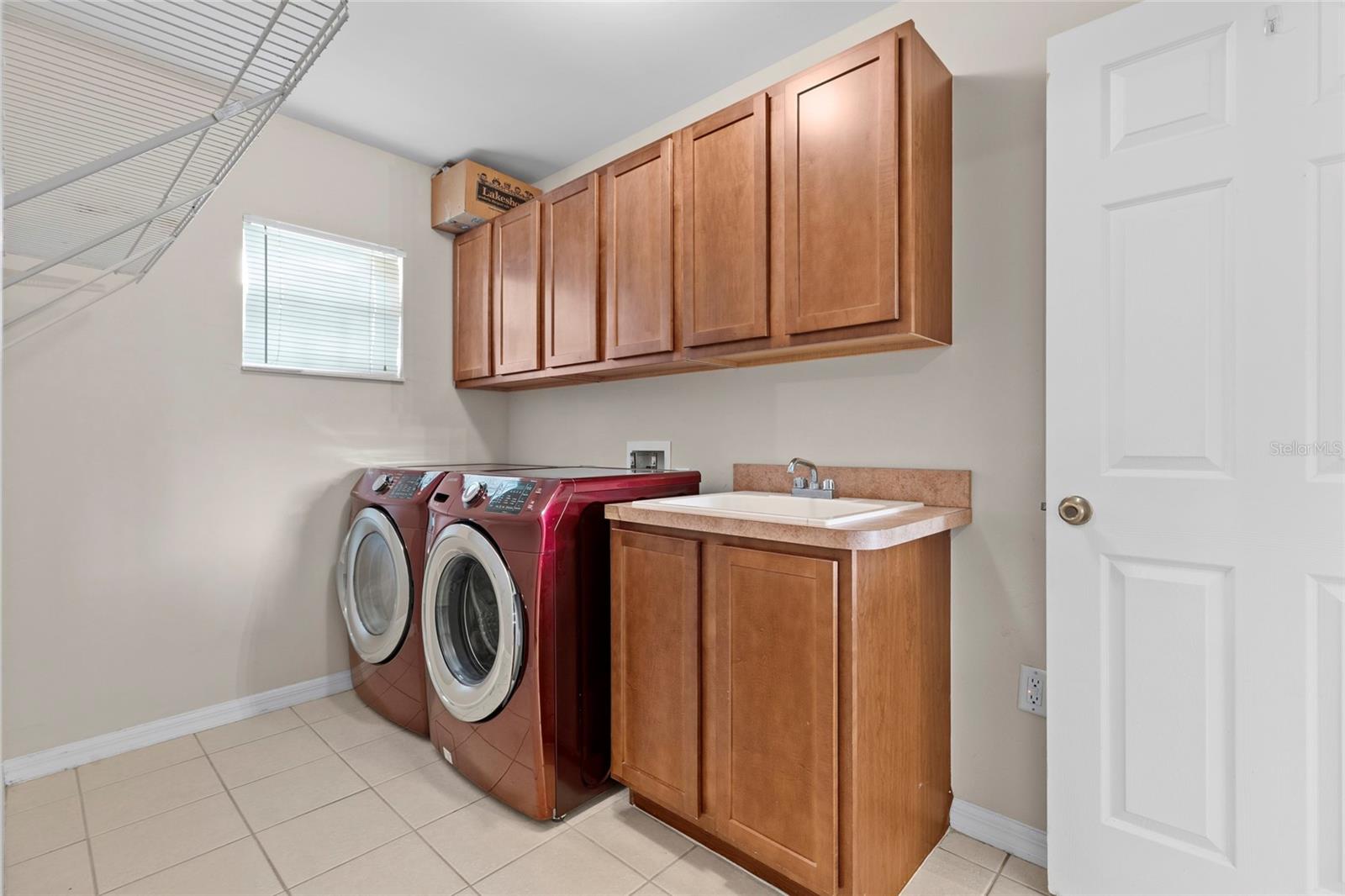 2502 NATURE POINTE LOOP