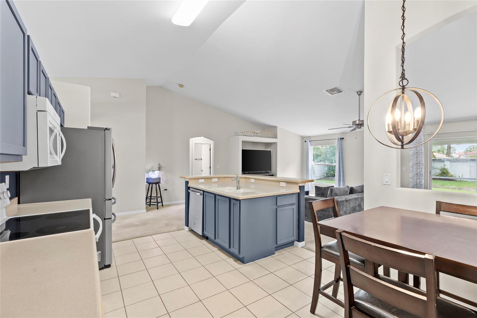 2502 NATURE POINTE LOOP